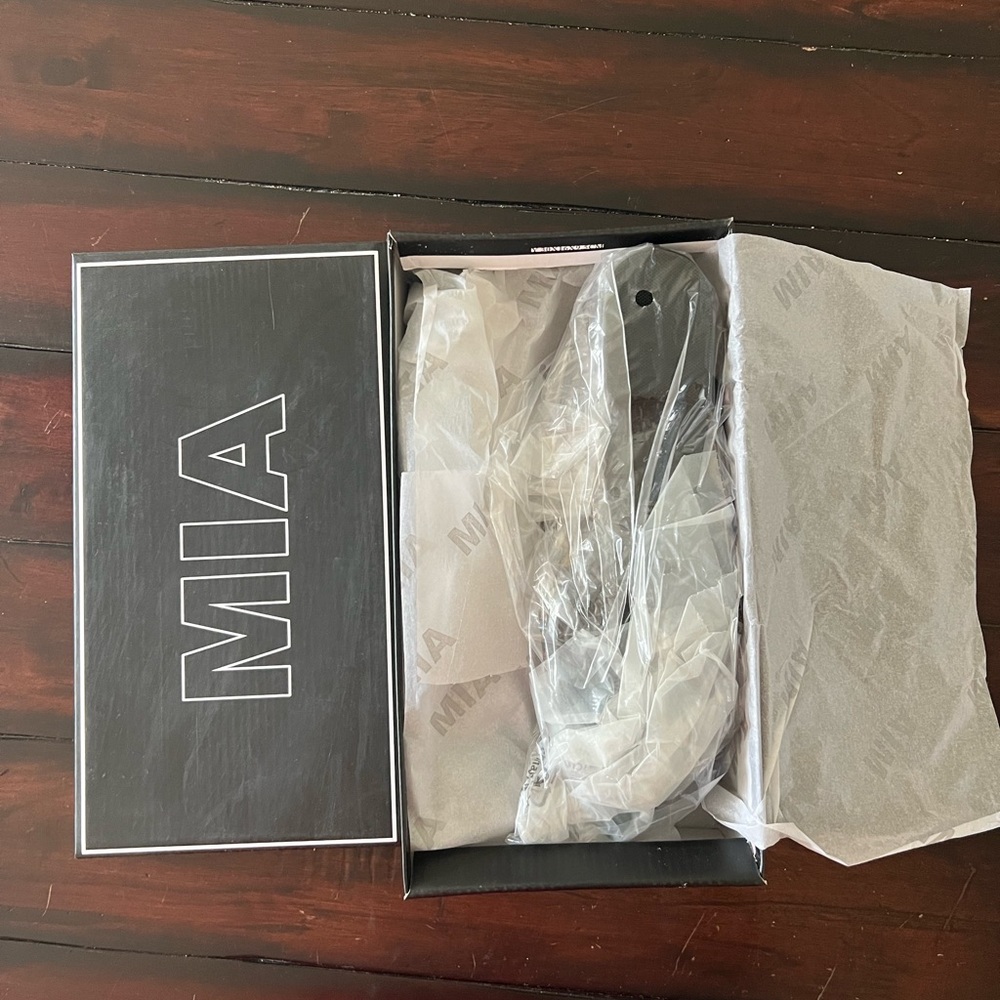 New in box. MIA Knit Leopard Mule. Size 8.5 - Picture 10 of 11